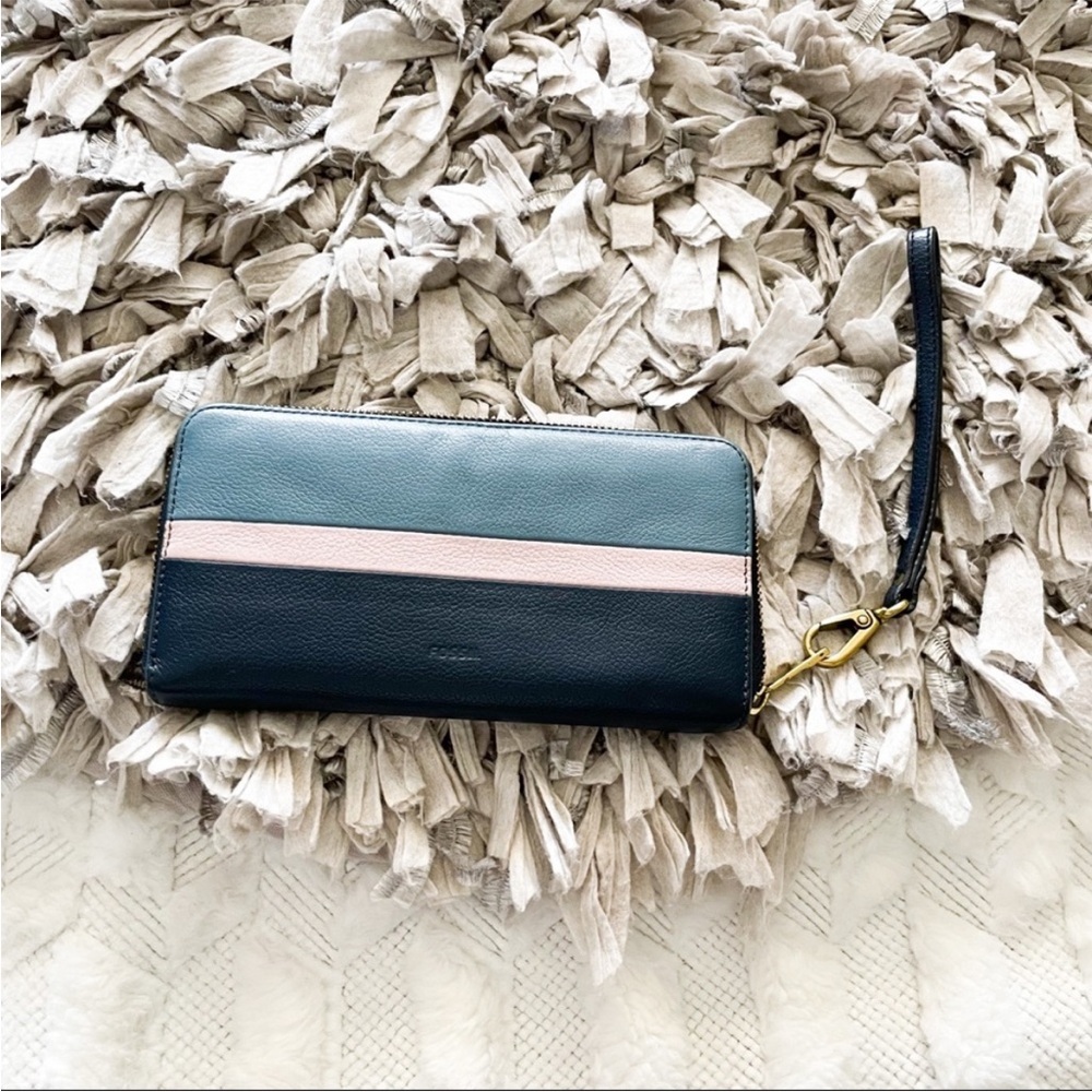 Fossil Emma RFID Large Zip Clutch in Blue Multi Leather